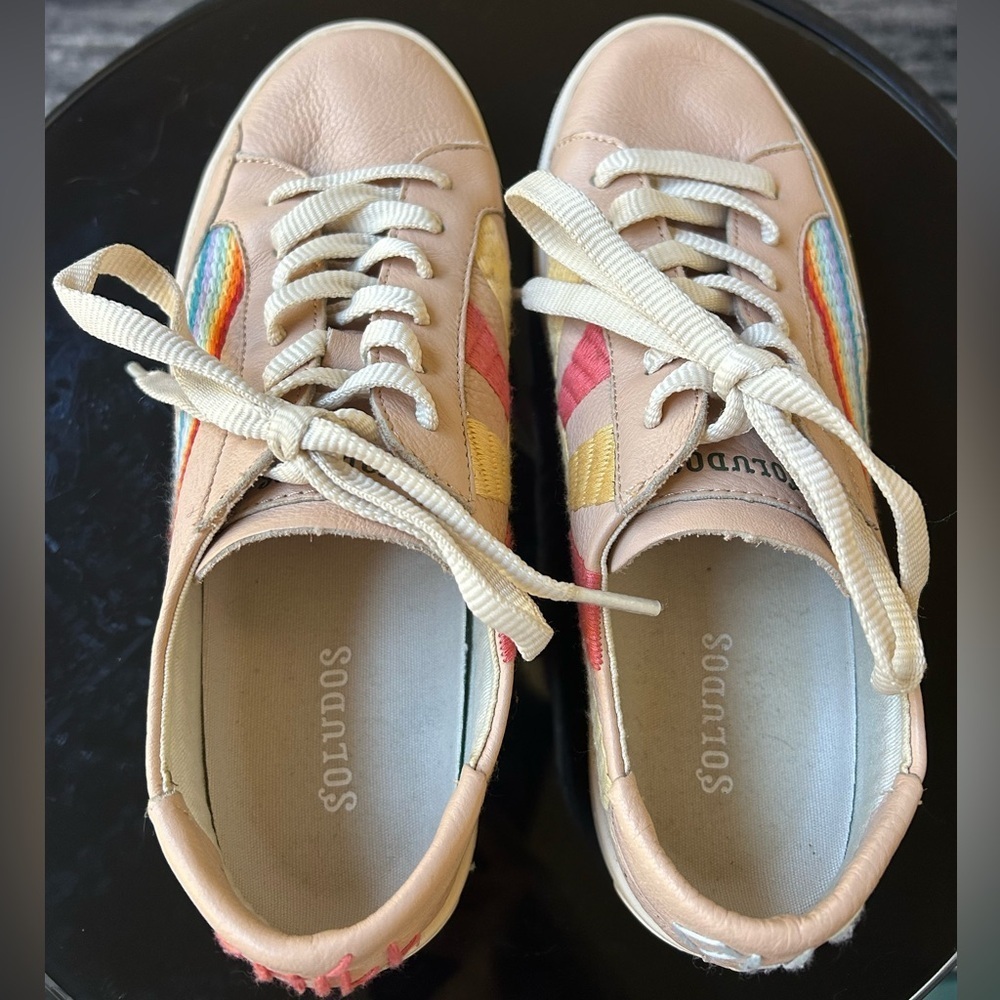 SOLUDOS Women’s Rainbow Wave Chill Out Sneakers - Picture 7 of 9